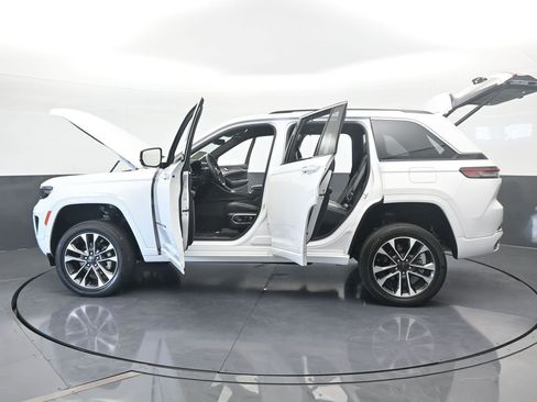 Used 2024 Jeep Grand Cherokee Overland w/ Adv Protech Group III image 82