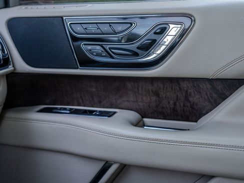 Used 2019 Lincoln Navigator L Reserve AWD/4WD image 25