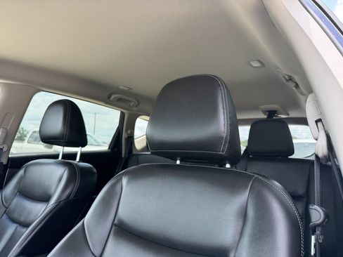 Used 2024 Nissan Murano SV AWD/4WD image 18