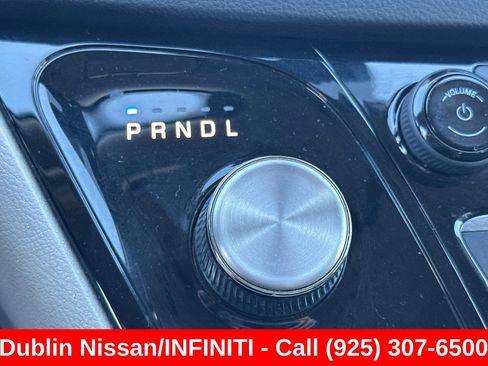 Used 2022 Chrysler Pacifica Touring-L FWD image 32