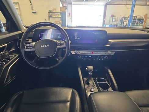 Used 2025 Kia Telluride LX FWD image 4