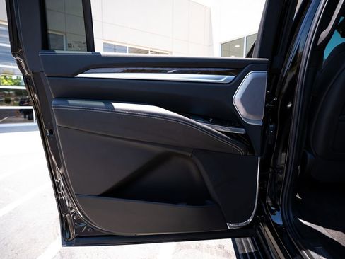 Used 2025 Cadillac Escalade ESV Sport Platinum w/ LPO, Floor Liner Package AWD/4WD image 43