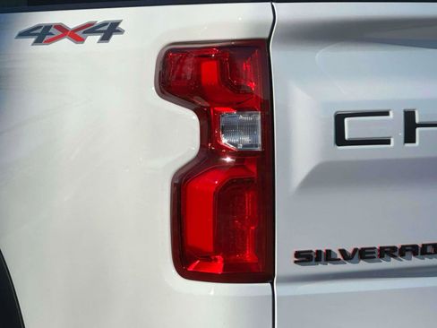 Used 2022 Chevrolet Silverado 1500 RST w/ Redline Edition image 9