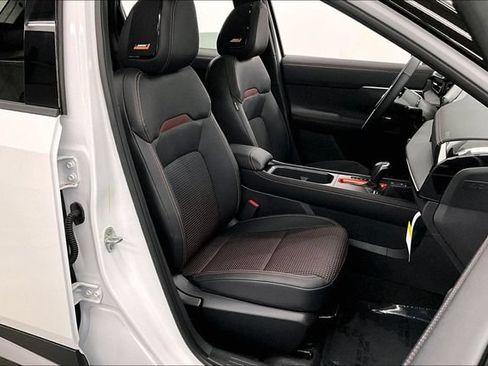 New 2026 Nissan Kicks SR w/ SR Premium Package FWD image 34