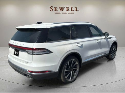 Used 2025 Lincoln Aviator Reserve w/ Equipment Group 201A image 5