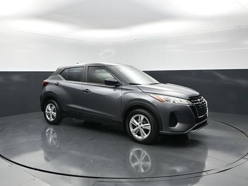 Used 2025 Nissan Kicks Play S FWD image 1