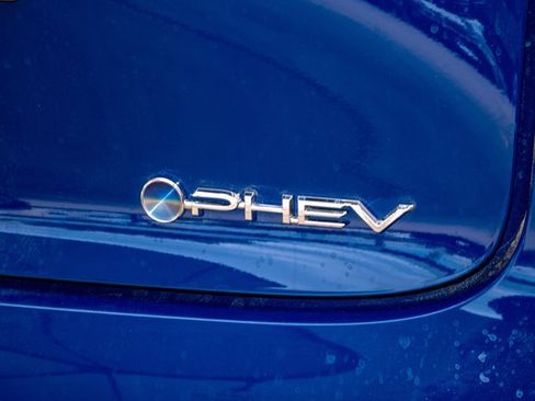 New 2026 Toyota Prius Plug-In Hybrid FWD image 9