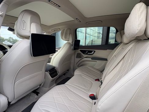 Used 2023 Mercedes-Benz EQS 580 4MATIC SUV image 10