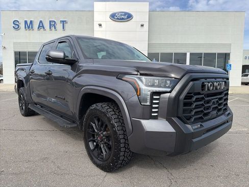 Used 2023 Toyota Tundra Limited image 1