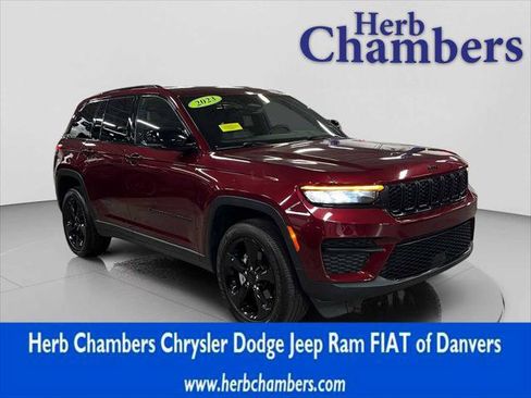 Certified 2023 Jeep Grand Cherokee Altitude AWD/4WD image 1