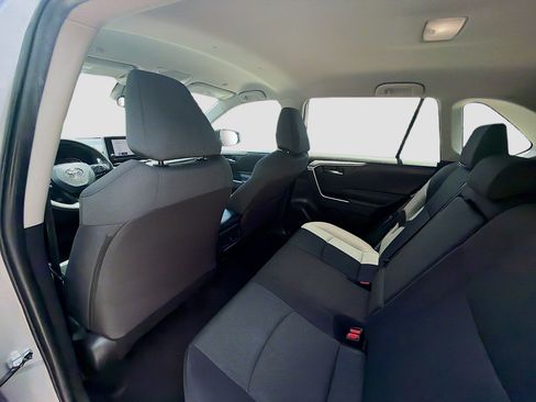 Used 2024 Toyota RAV4 XLE FWD image 22