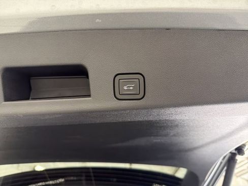 Certified 2024 Chevrolet Traverse RS image 17