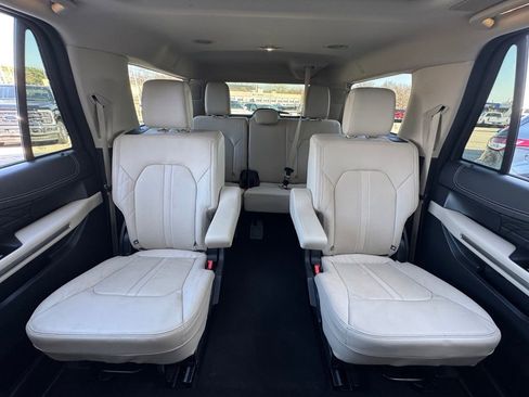 Used 2024 Ford Expedition Max Platinum image 28