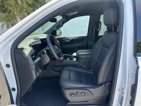 Used 2026 Chevrolet Tahoe RST RWD image 2