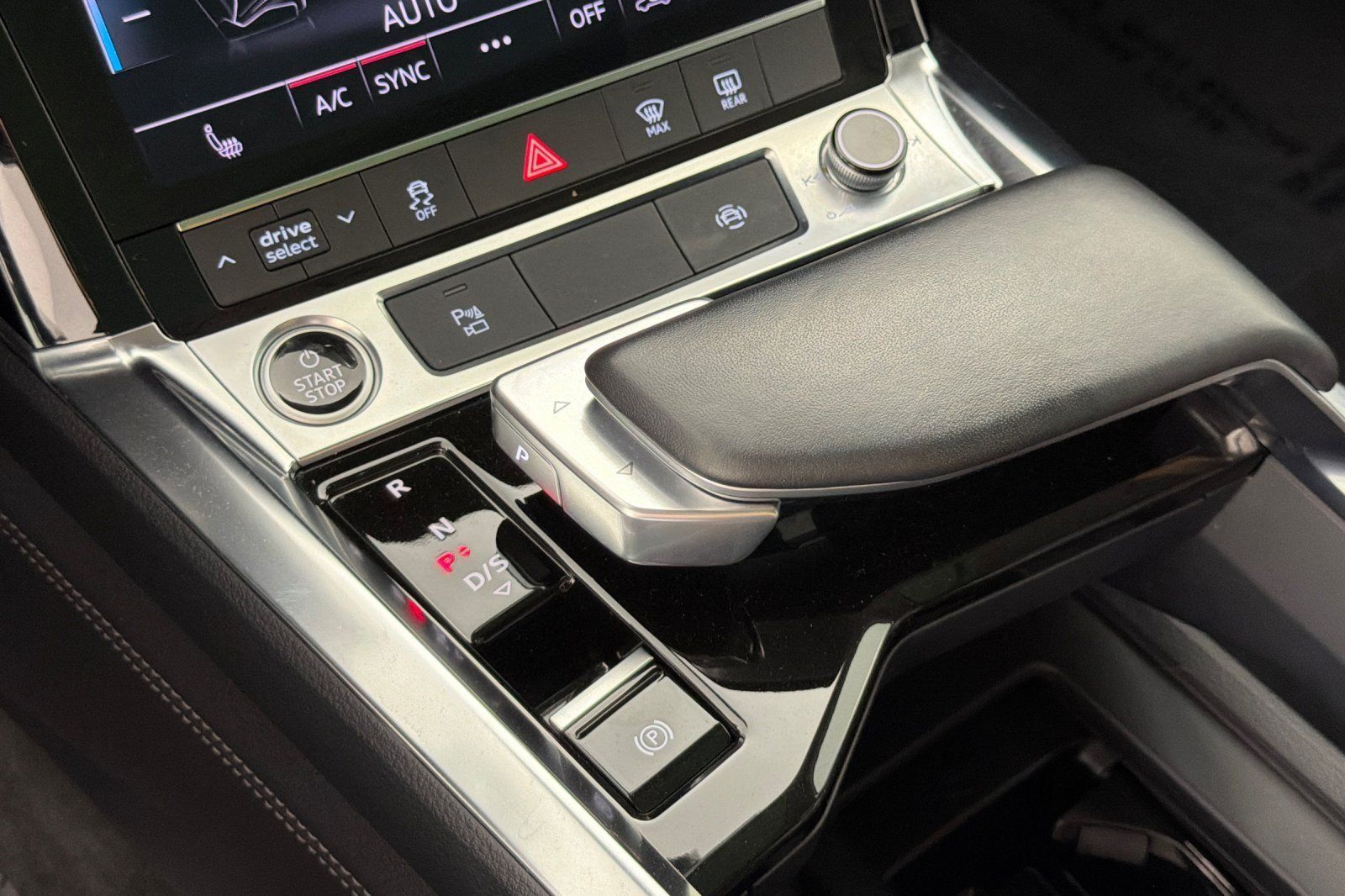 Used 2024 Audi Q8 e-tron Premium AWD/4WD image 21
