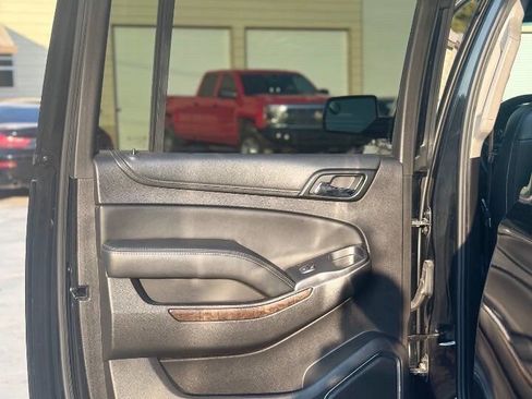 Used 2016 Chevrolet Suburban LS image 16