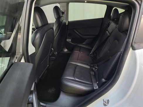 Used 2022 Tesla Model Y Performance image 16