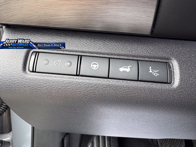 Used 2025 Nissan Pathfinder Platinum FWD image 18