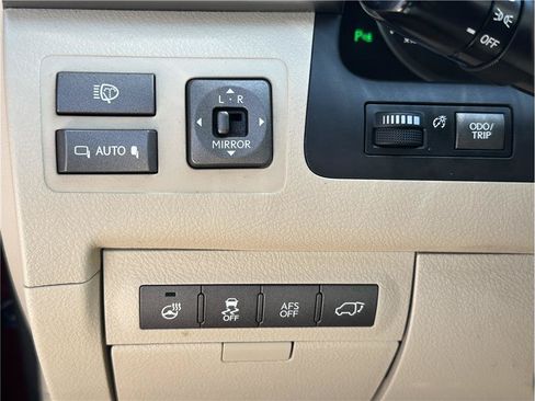 Used 2013 Lexus LX 570 4WD w/ Luxury Pkg image 30