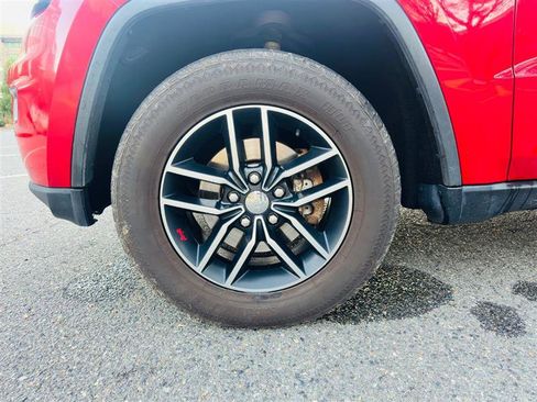 Used 2017 Jeep Grand Cherokee Trailhawk image 13