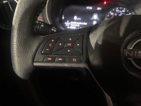 Used 2023 Nissan Kicks SR image 9