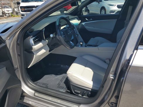 Used 2025 Genesis G70 2.5T RWD image 11