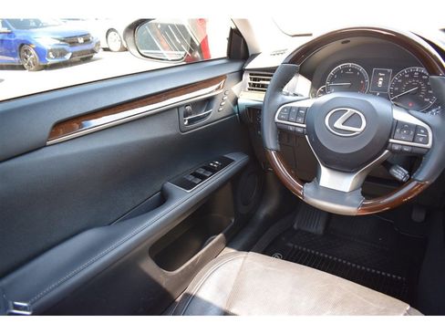 Used 2018 Lexus ES 350 image 24