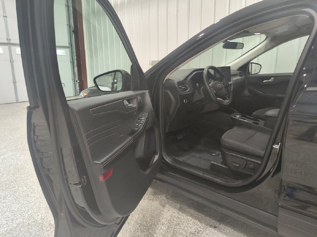Used 2023 Ford Escape Active w/ Tech Pack #2 AWD/4WD image 12