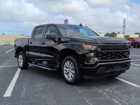 Used 2022 Chevrolet Silverado 1500 Custom image 1