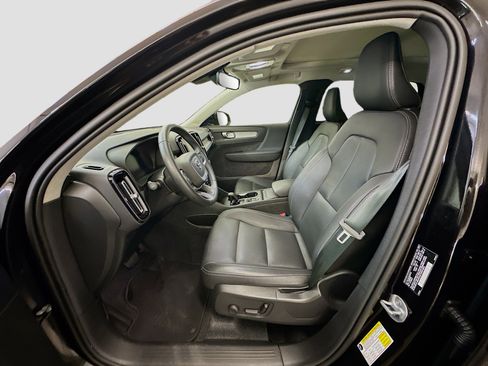 Used 2025 Volvo XC40 B5 Core AWD/4WD image 13