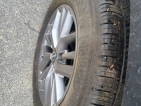 Used 2023 Nissan Rogue S image 7