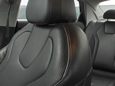 Used 2025 Hyundai Elantra Limited FWD image 9