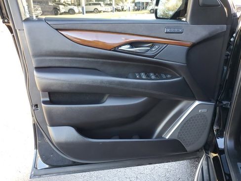 Used 2020 Cadillac Escalade Luxury image 19
