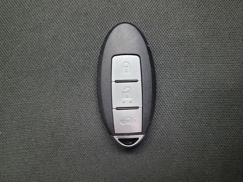 Used 2020 Nissan Pathfinder S FWD image 32