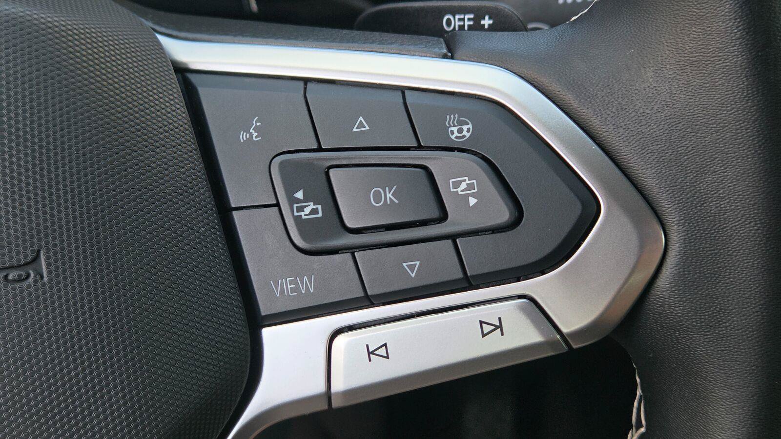 Used 2024 Volkswagen Atlas Cross Sport SE FWD image 25