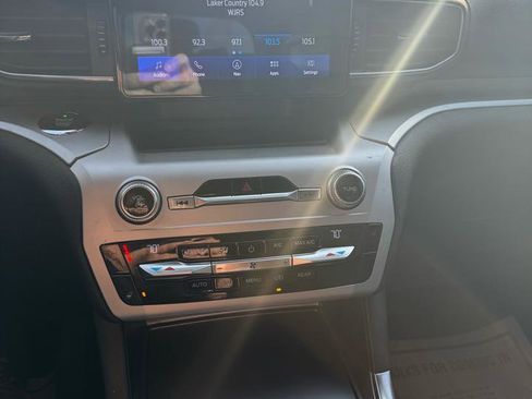 Used 2020 Ford Explorer XLT w/ Equipment Group 202A image 17