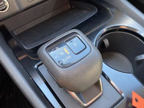 Used 2022 Nissan Rogue SV w/ SV Premium Package AWD/4WD image 19