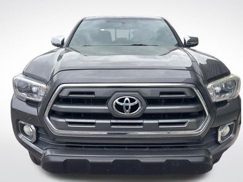 Used 2016 Toyota Tacoma Limited w/ Towing Package AWD/4WD image 4