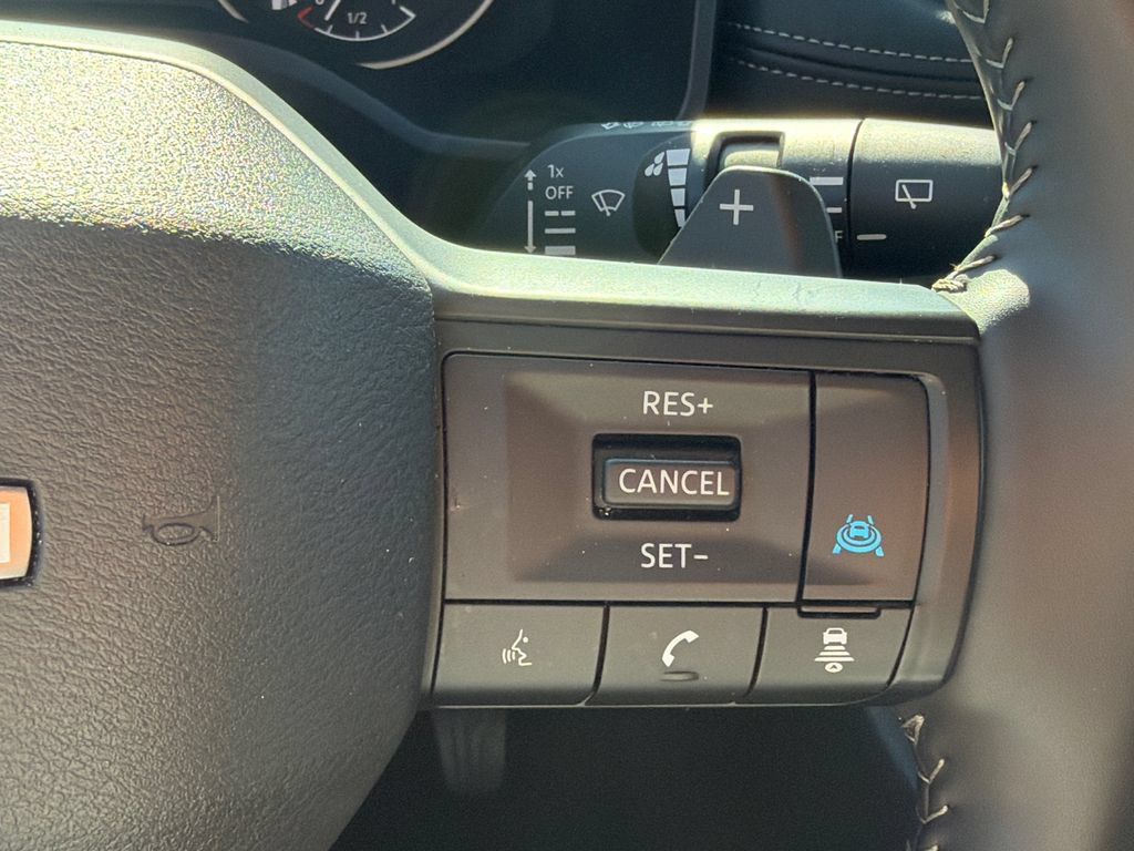 Used 2025 Nissan Rogue SV FWD image 25