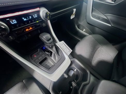 Used 2025 Toyota RAV4 XLE w/ Convenience Package FWD image 25