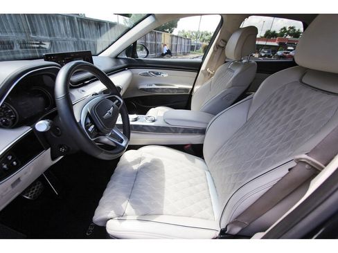 Used 2022 Genesis GV70 3.5T Sport w/ Sport Advanced Package AWD/4WD image 15
