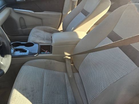 Used 2013 Toyota Camry LE FWD image 23