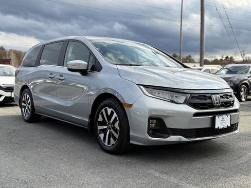 Certified 2026 Honda Odyssey EX-L image 3