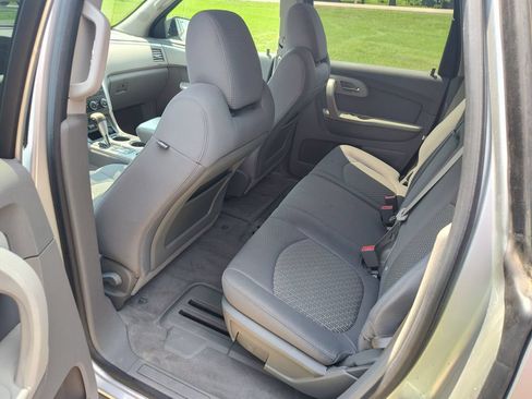 Used 2011 Chevrolet Traverse LS FWD image 6
