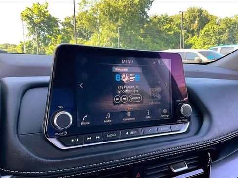 Used 2022 Nissan Rogue SV FWD image 22