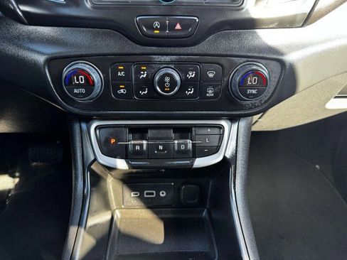 Used 2023 GMC Terrain SLE w/ Driver Convenience Package image 34