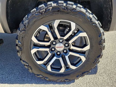 Used 2023 GMC Canyon AT4 w/ AT4 Premium Package image 10