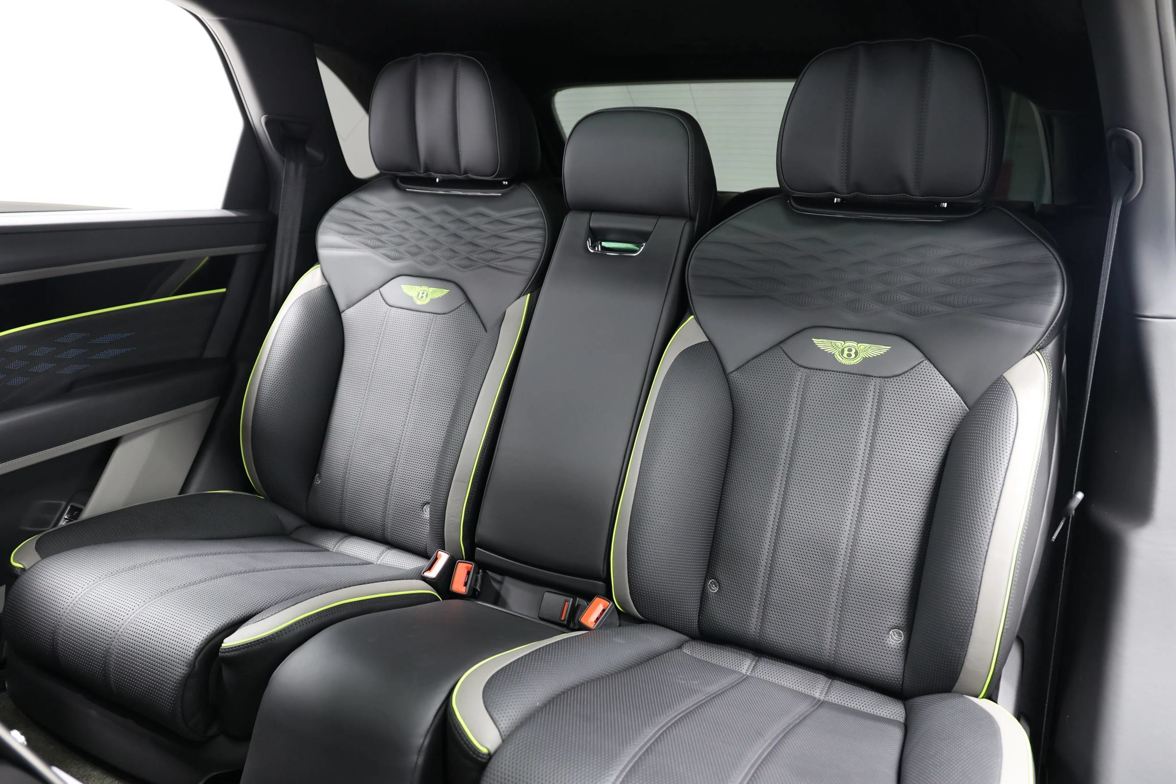 Used 2023 Bentley Bentayga Extended Wheelbase AWD/4WD image 4