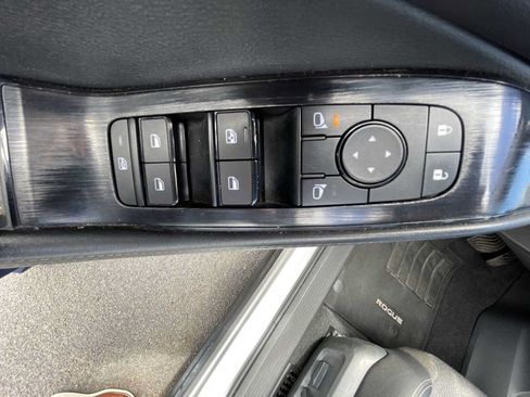 Used 2024 Nissan Rogue SV AWD/4WD image 15