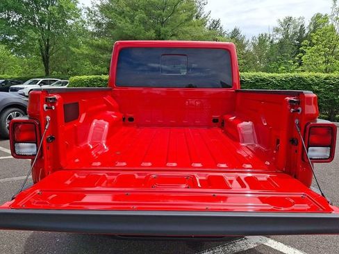 Used 2025 Jeep Gladiator Sport AWD/4WD image 27